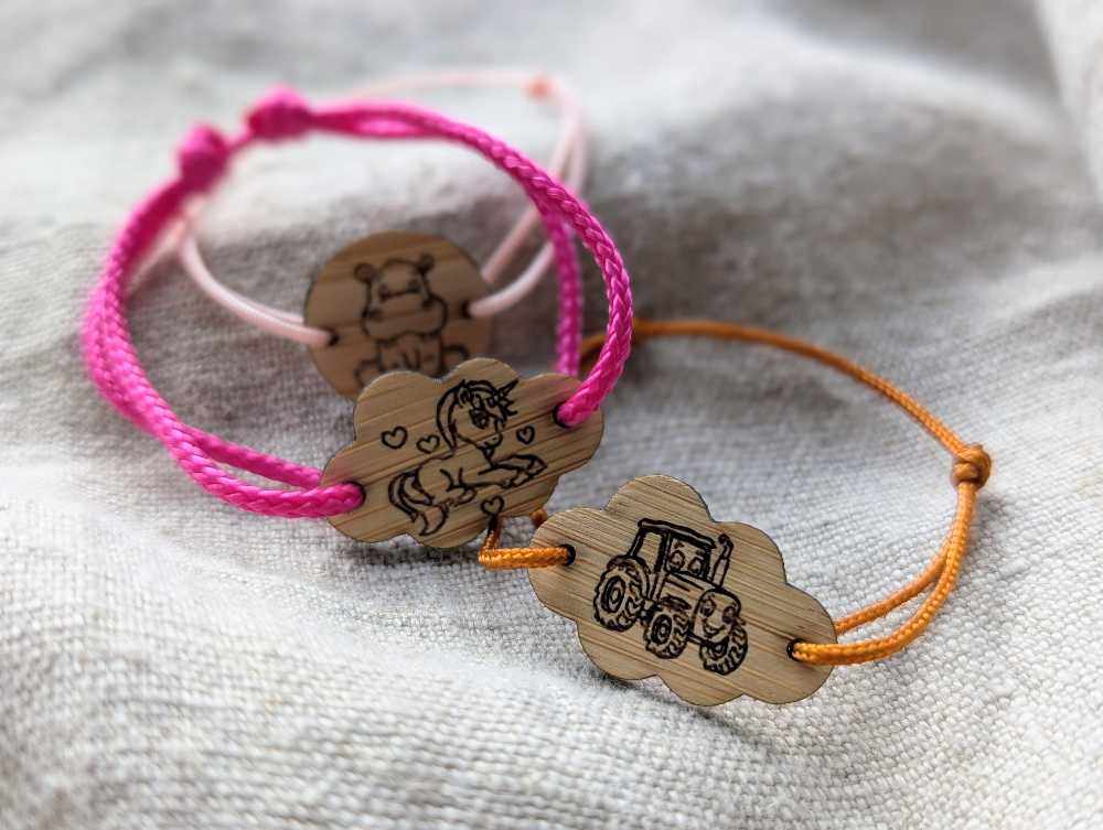 Bracelets enfant bois bambou gravés laser licorne tracteur ourson ajustables bijoux fait main France Artesama