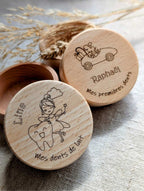 Deux boîtes à dents de lait bois hêtre gravées laser modèles Petite Souris et Fée des Dents personnalisées prénom et texte fait main France Artesama