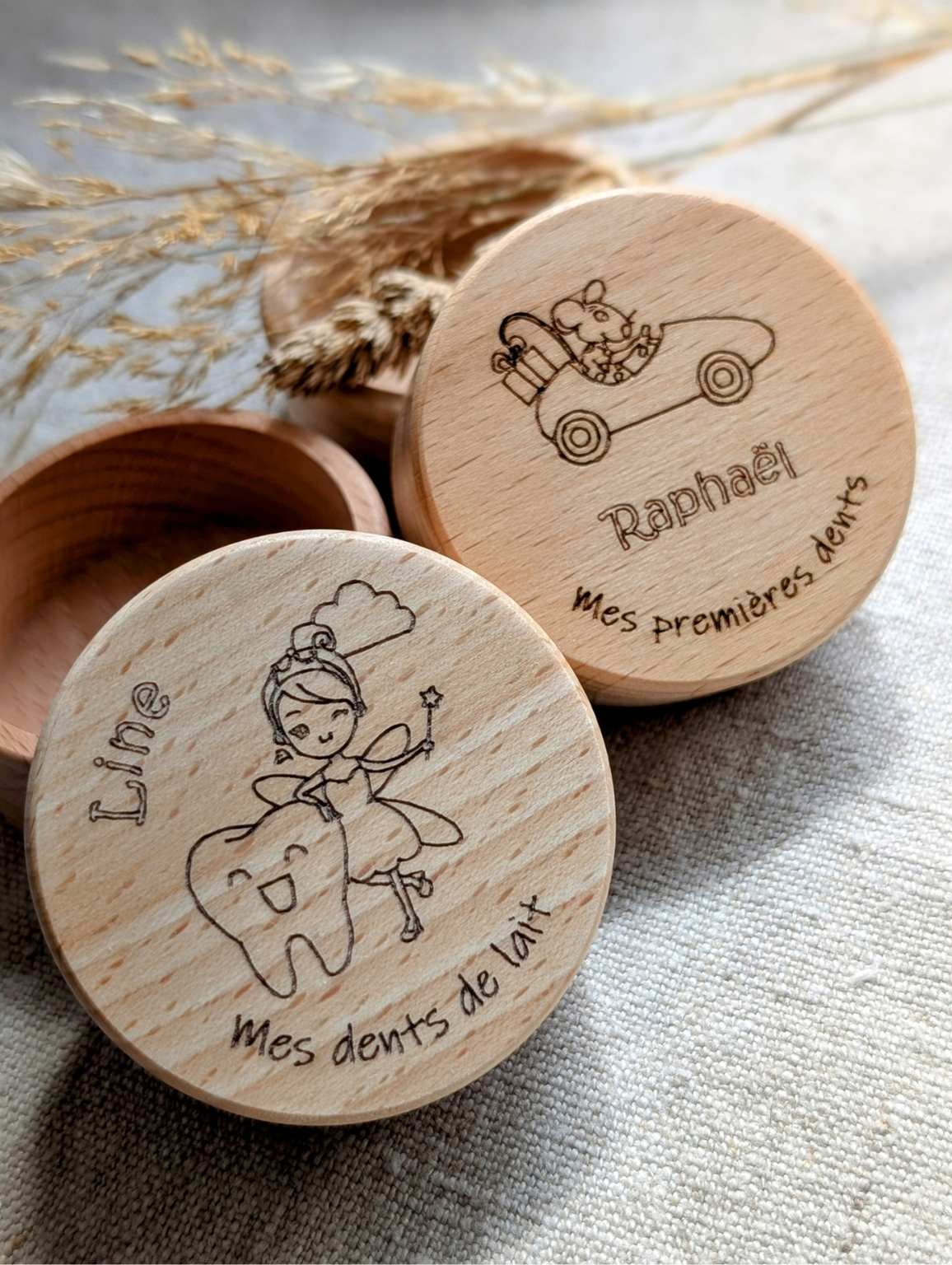 Deux boîtes à dents de lait bois hêtre gravées laser modèles Petite Souris et Fée des Dents personnalisées prénom et texte fait main France Artesama
