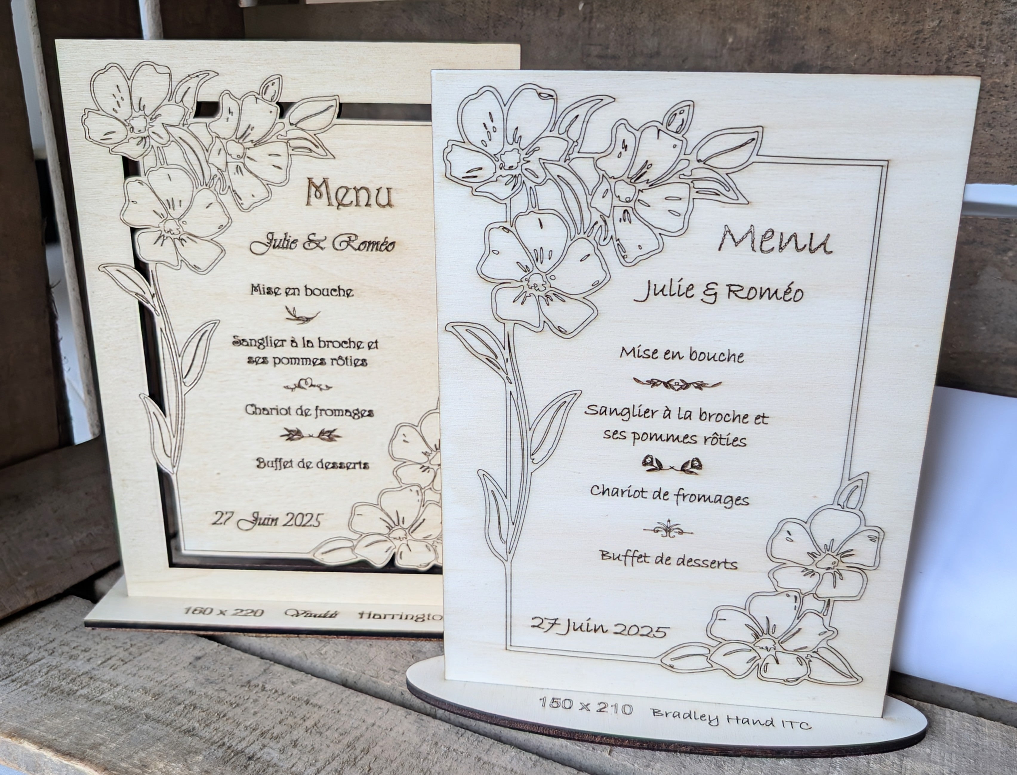 Menu de mariage en bois gravé et personnalisé | Floral élégant