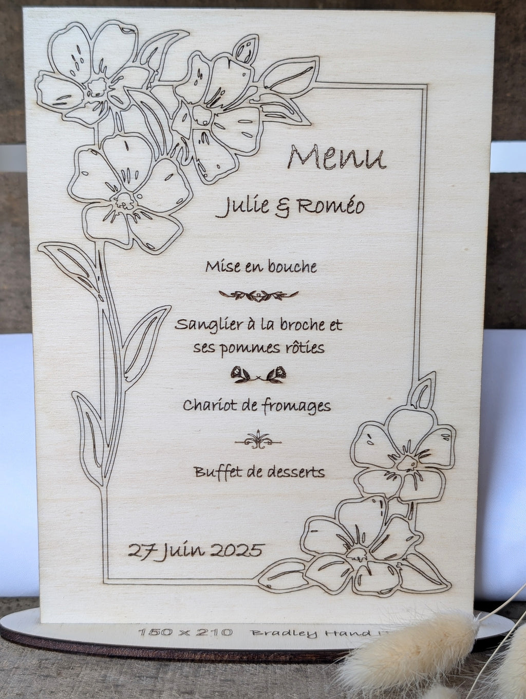 Menu de mariage en bois gravé et personnalisé | Floral élégant