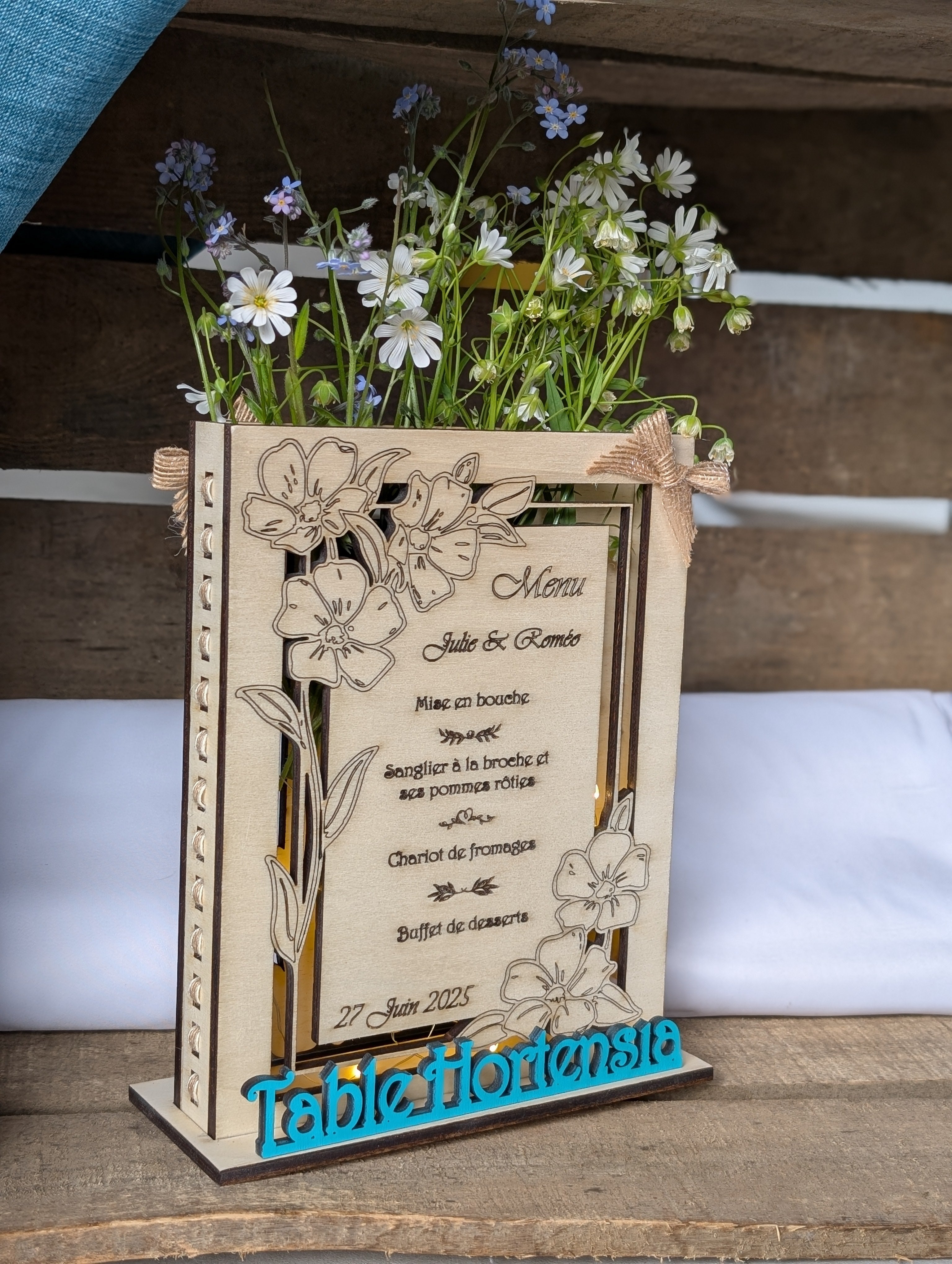 Menu mariage en bois ajouré lumineux | Lanterne décorative