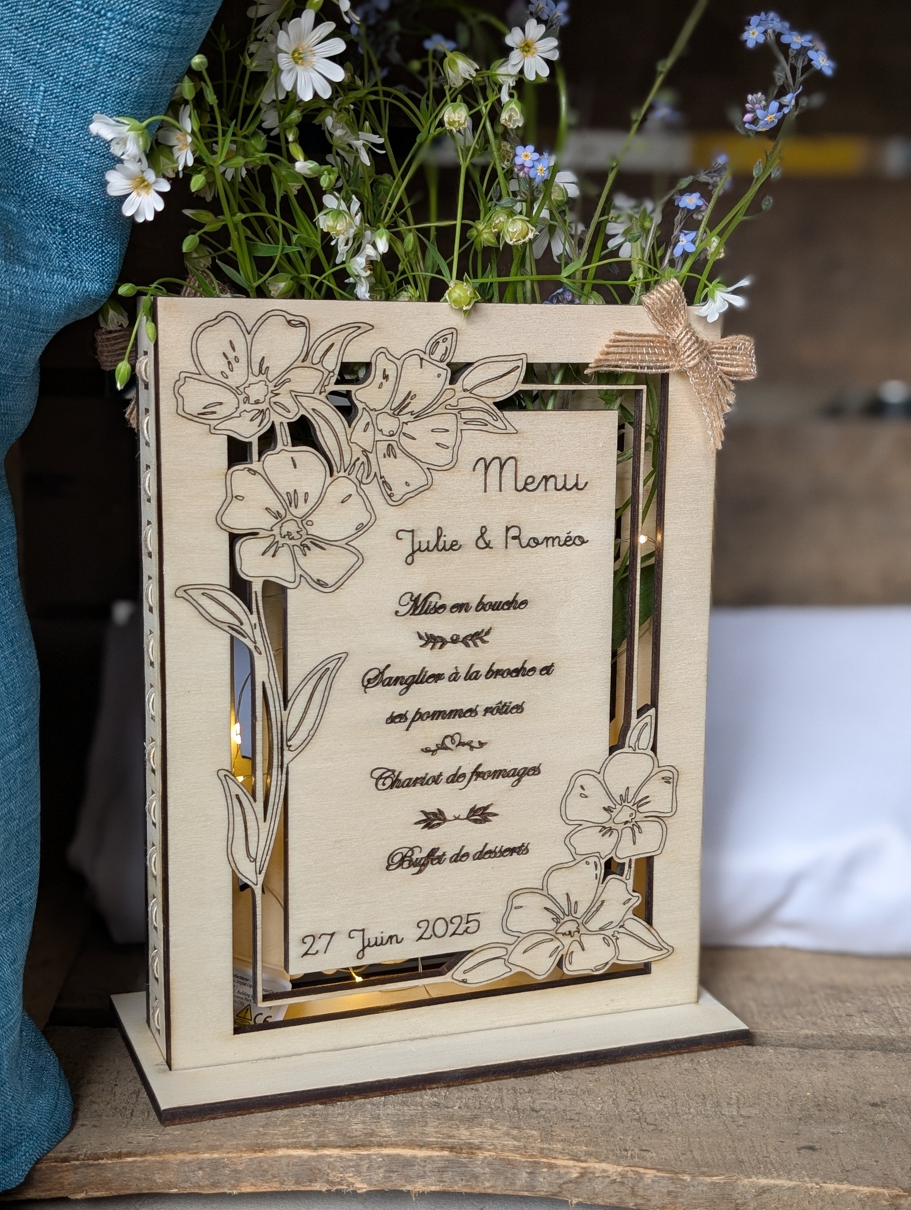 Menu mariage en bois ajouré lumineux | Lanterne décorative