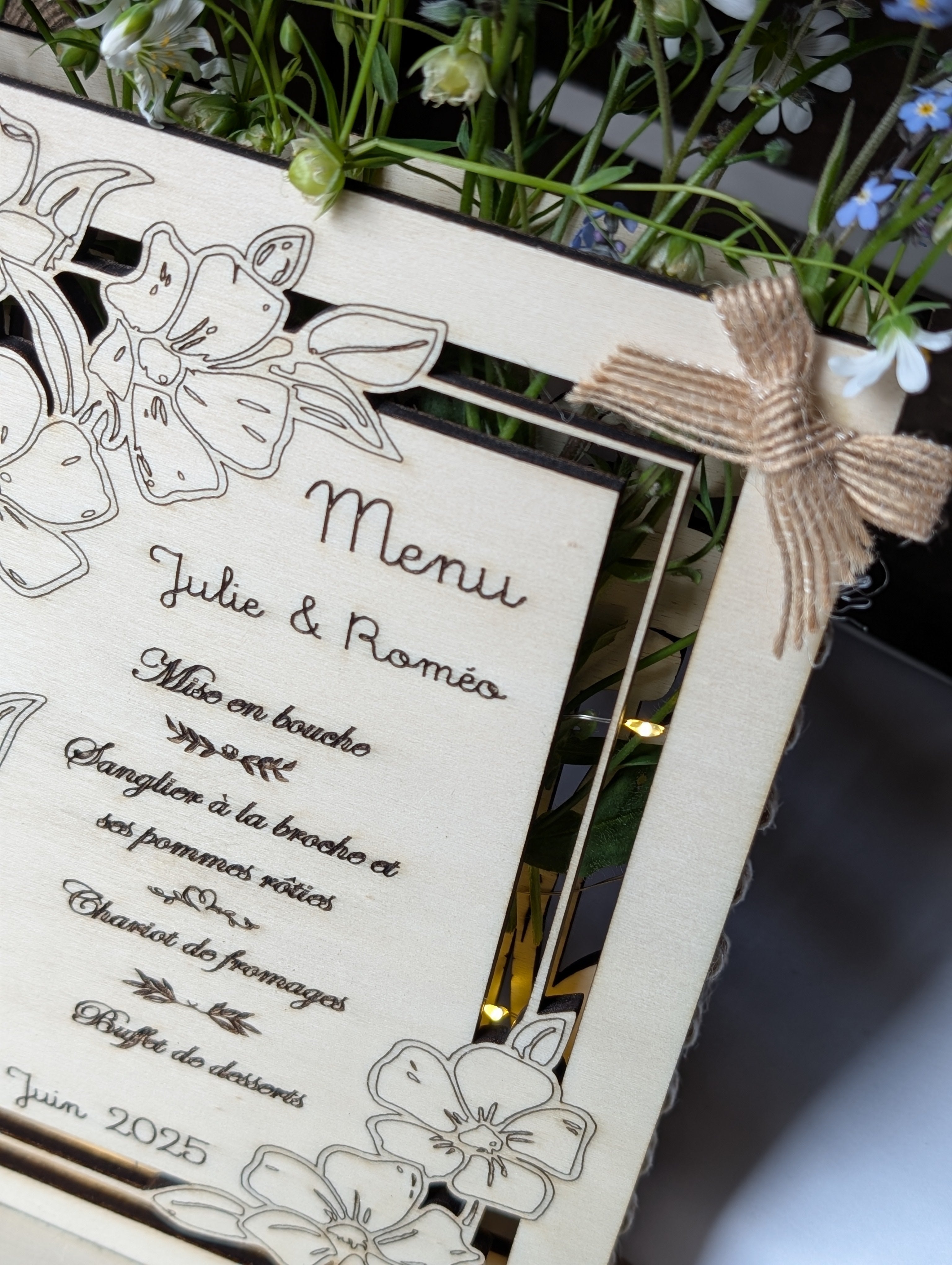 Menu mariage en bois ajouré lumineux | Lanterne décorative