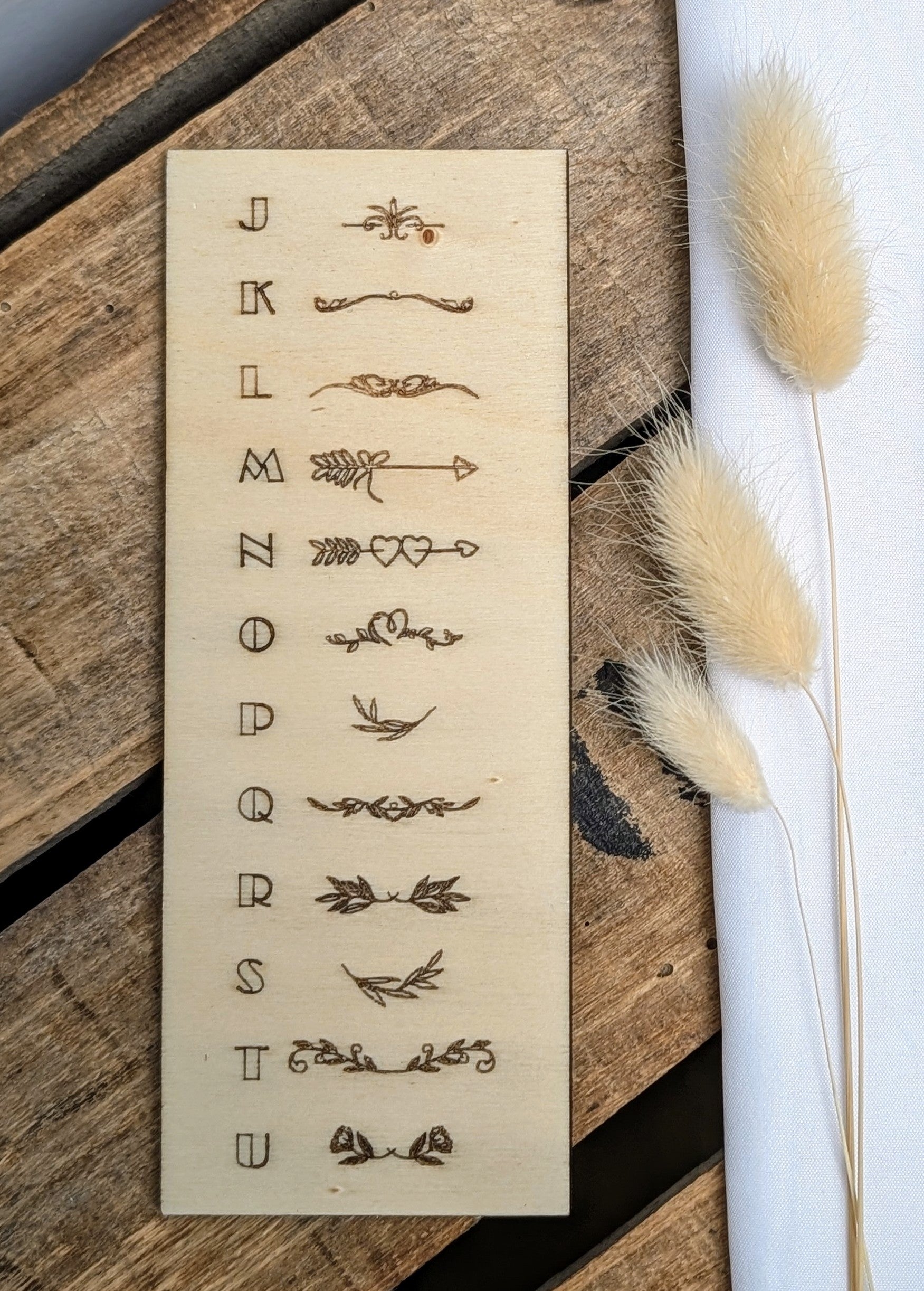 Menu mariage en bois ajouré lumineux | Lanterne décorative