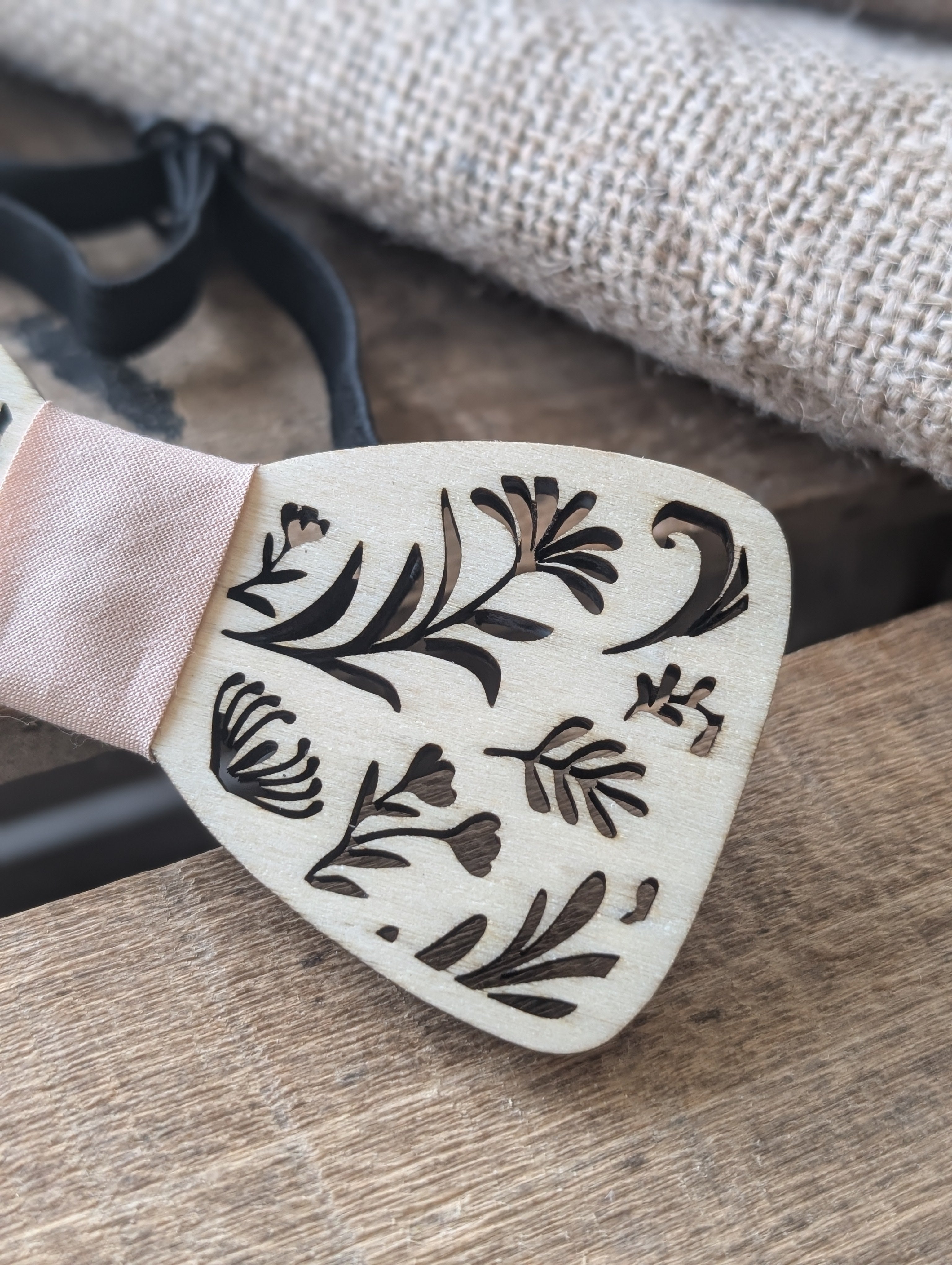 Nœud papillon en bois personnalisé – Accessoire mariage et cadeau homme original