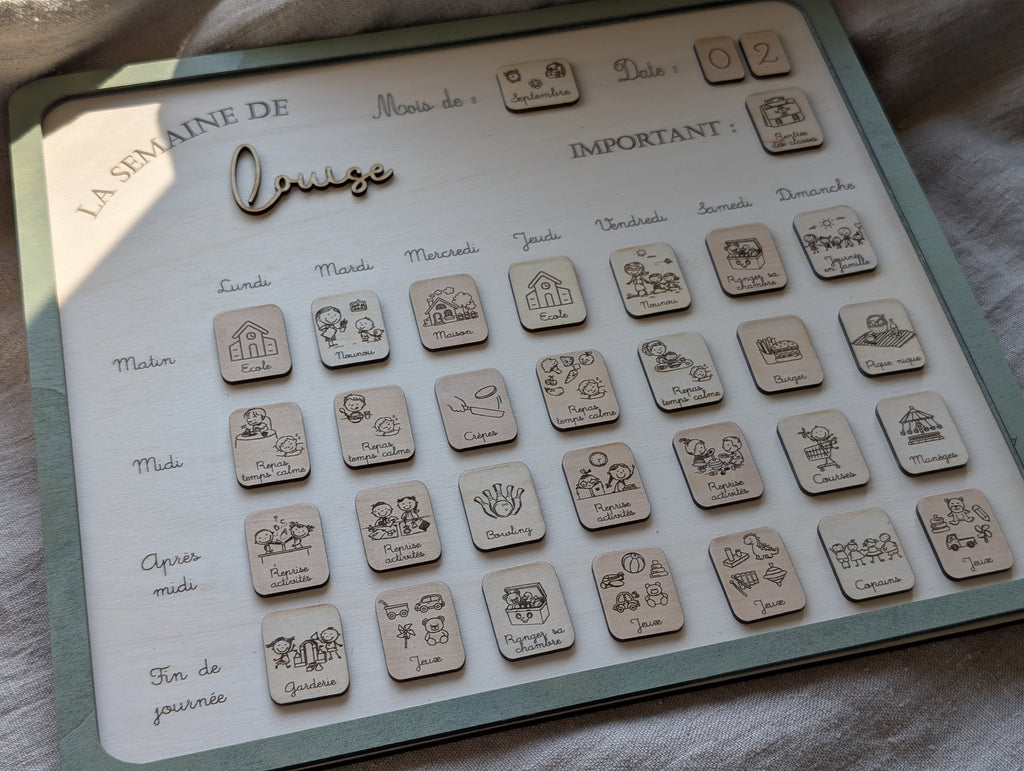 Semainier en bois enfant avec prénom personnalisable ludique éducatif routine école modulable avec date et mois et jours de la semaine idéal cadeau original cadeau unique et cadeau utile pour enfant