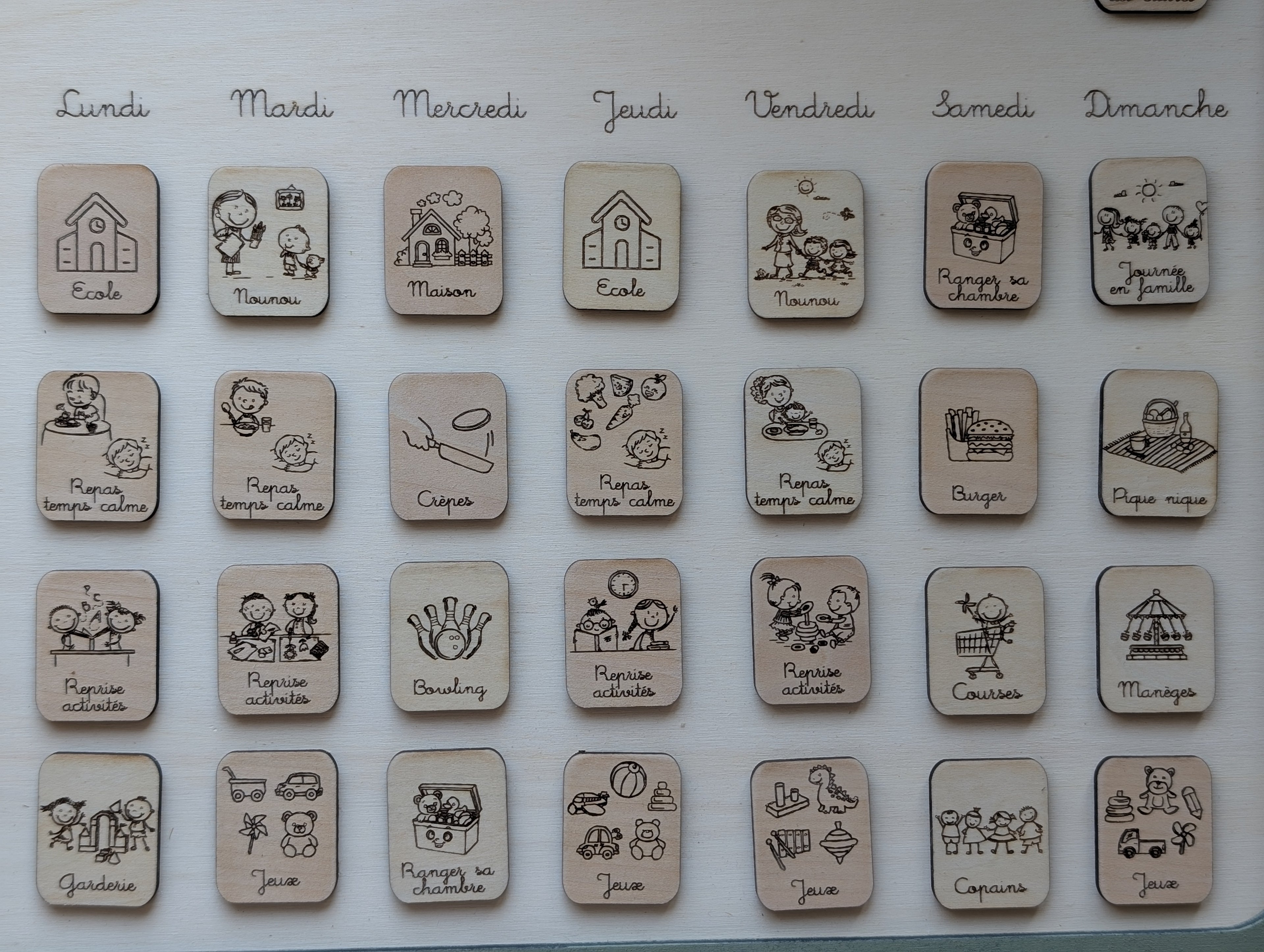 Semainier enfant en bois personnalisé | Activités hebdomadaires bébé