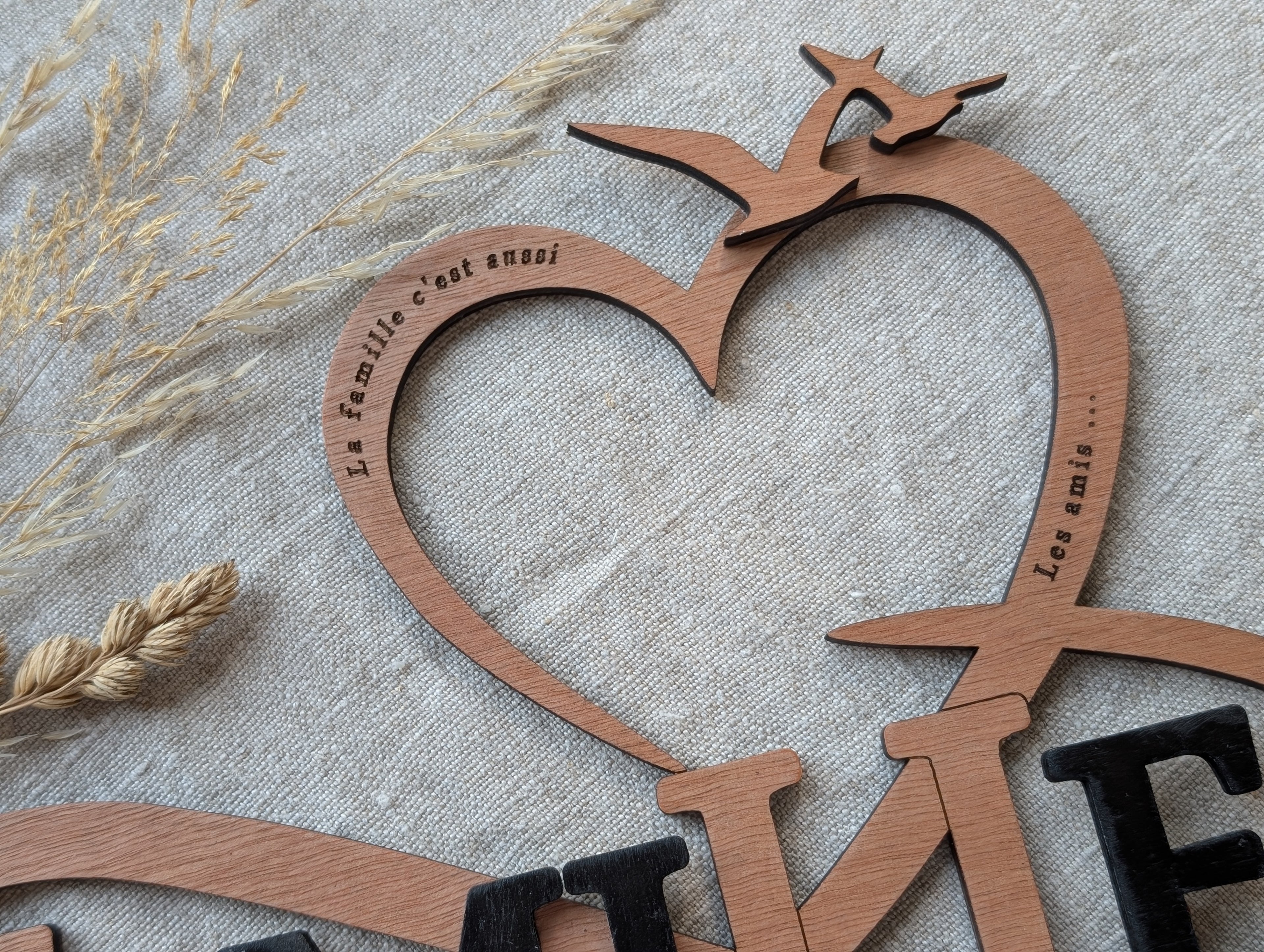 Déco murale “Famille & Amis” – Cœur bois infini