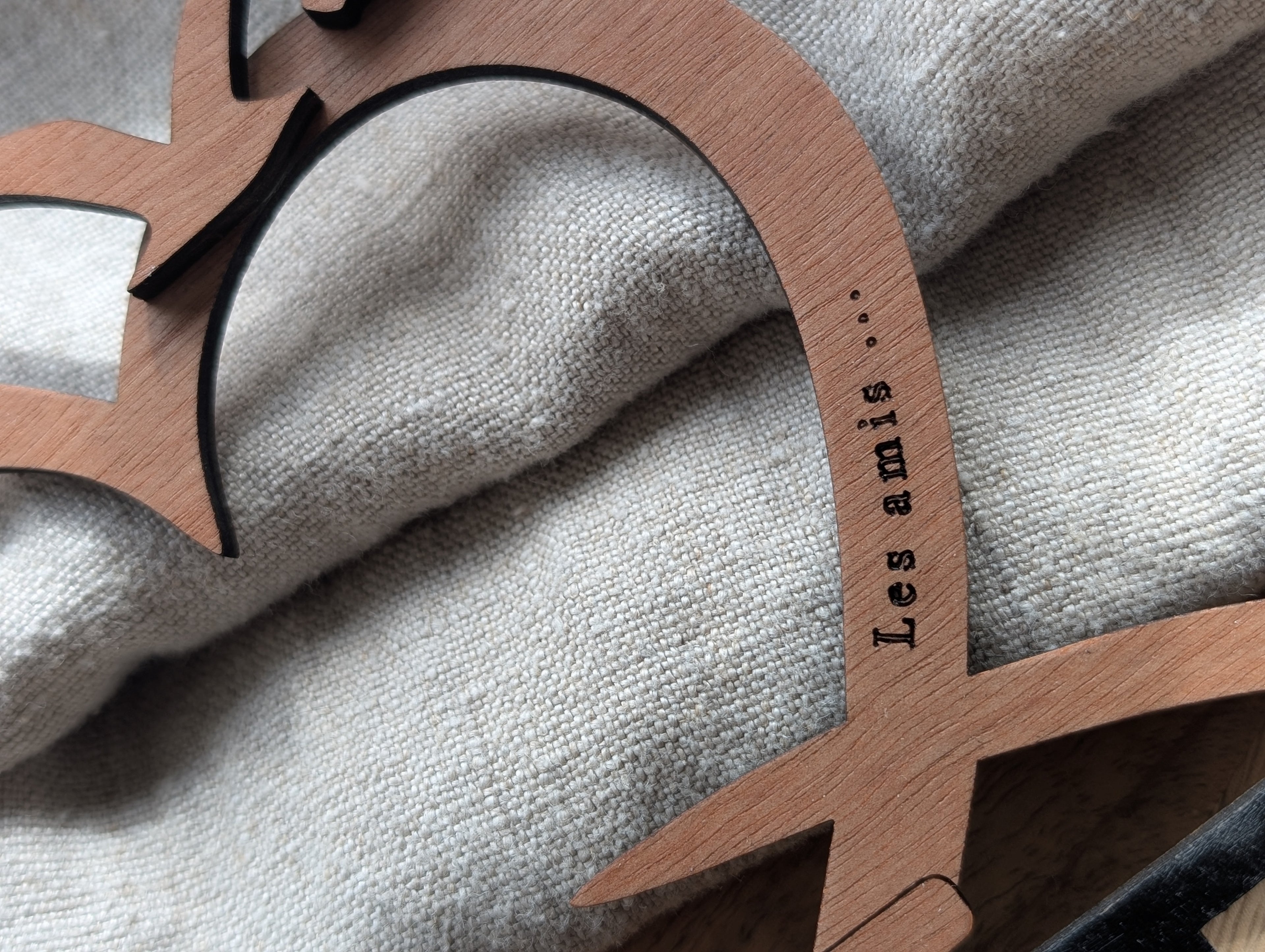 Déco murale “Famille & Amis” – Cœur bois infini