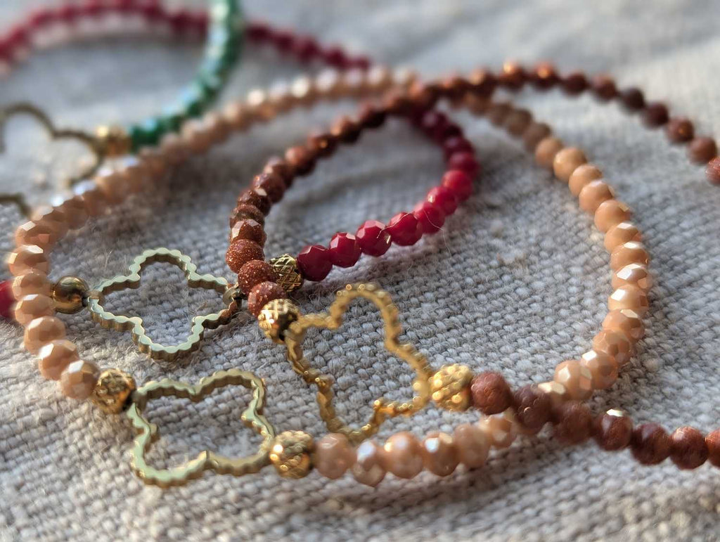 Bracelet Trèfle Perles Facettées Brillantes