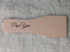Spatule à raclette en bois personnalisée avec gravure laser prénom Artesama