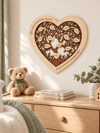Arbre de vie cœur en bois personnalisé avec prénoms gravés, en décoration dans une chambre d'enfant, idée cadeau de naissance ou de baptême