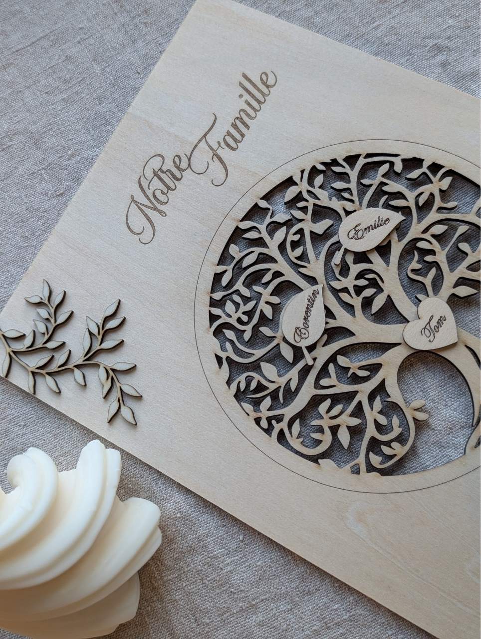 Arbre de vie personnalisé bois naturel titre message prénoms gravés cadeau famille original — Artesama