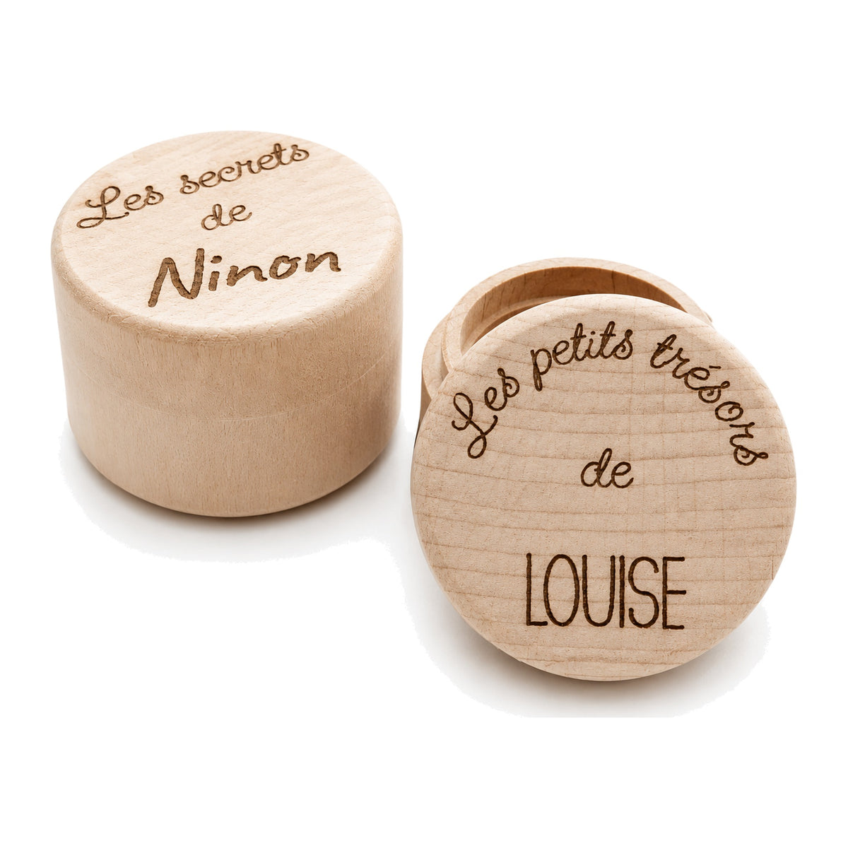Boîte à trésors en bois de hêtre personnalisée, gravée au prénom de l’enfant, sur fond blanc
