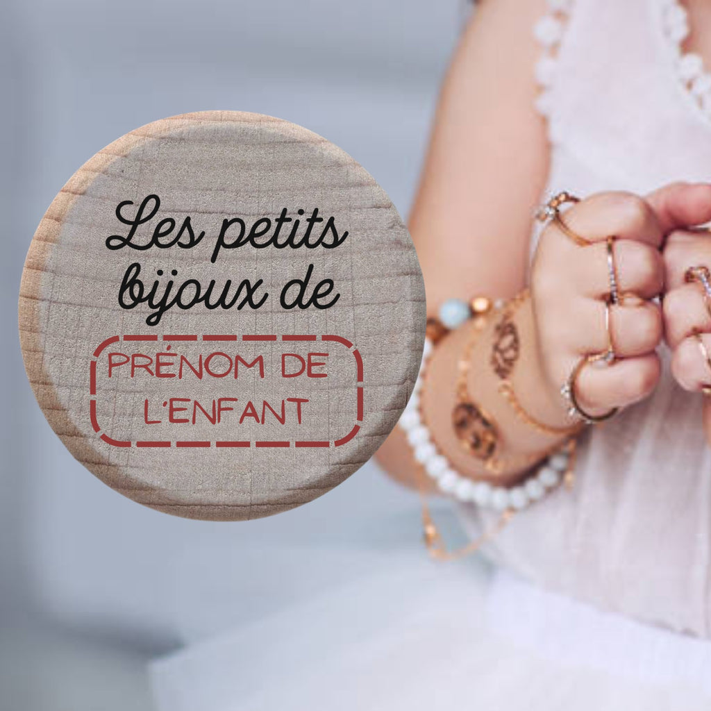 Boîte à bijoux enfant en bois gravée « Les petits bijoux de » et le prénom, cadeau pour petite fille