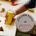 Couvercle de boîte à trésors en bois gravé « Les petits trésors de » et le prénom de l'enfant