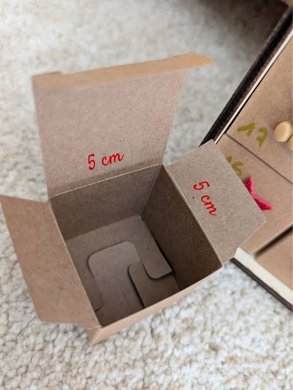 Petites boîtes en kraft 5x5 cm du calendrier de l’Avent en bois, à remplir de friandises ou surprises