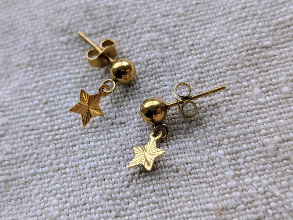 Boucles d’oreilles étoile dorée femme avec perle acier inox, bijou raffiné collection Éclat d’automne Artesama