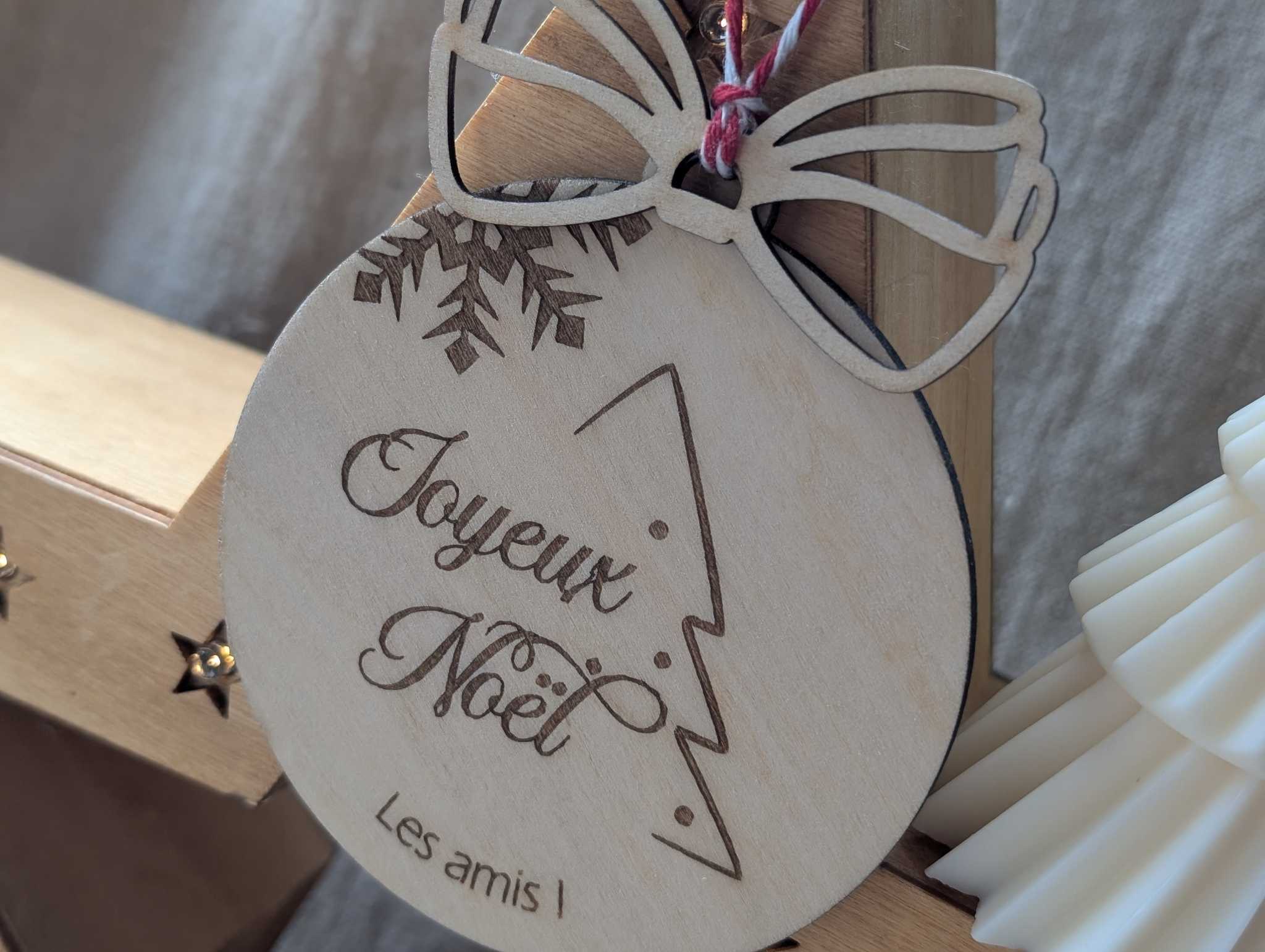 boule avec nœud en bois joyeux noel amis parrain marrainefamille