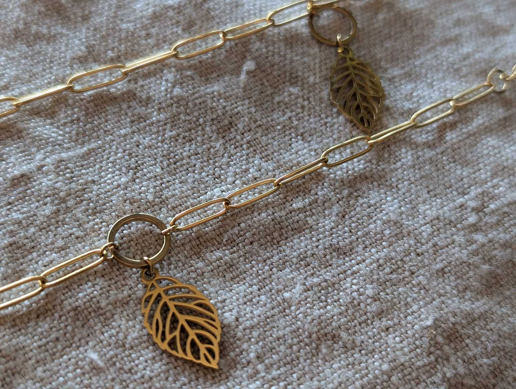 zoom sur bracelet et collier bijoux femme acier inoxydable doré feuille