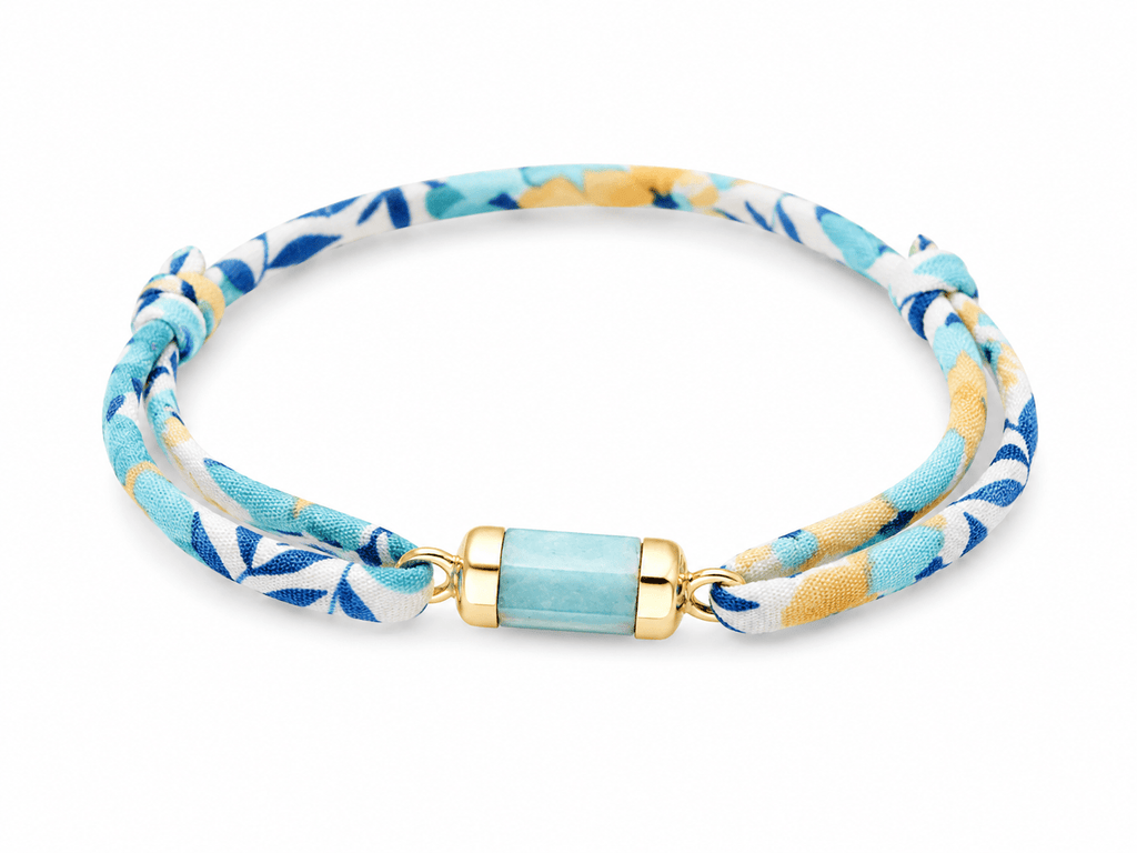 bracelet liberty breloque acier inoxydable inaltérable dorée avec pierre bleue turquoise sur fond blanc