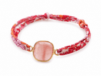 Bracelet Liberty fleuri rose et pierre rose naturelle sertie acier doré, fond blanc