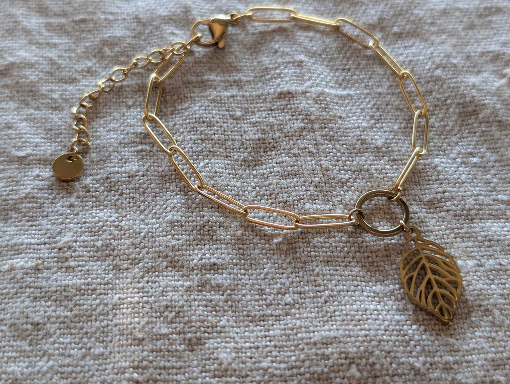 Bracelet chaîne dorée feuille suspendue réglable cadeau unique anniversaire Noël fêtes
