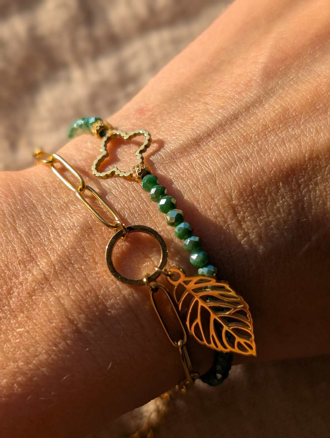 Bracelet parure feuille dorée perles facettées vert lagon irisées bijou femme élégant nature artesama