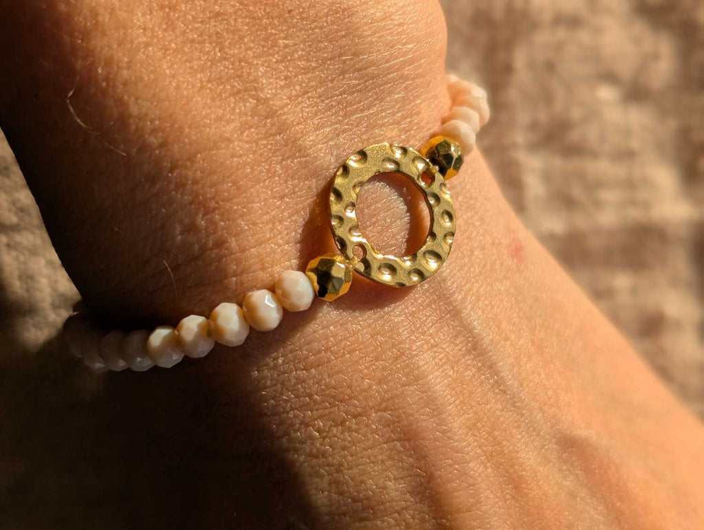 Bracelet cercle martelé doré perles facettées nude bijou femme élégant artesama