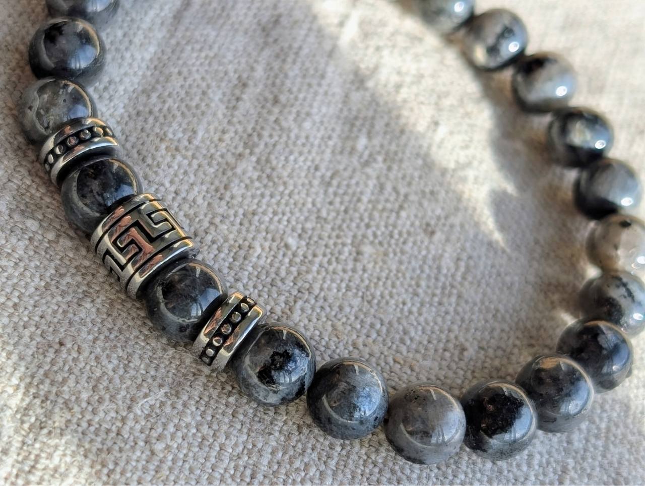 Bracelet élastique homme en pierre naturelle labradorite noire larvikite et perles acier inoxydable