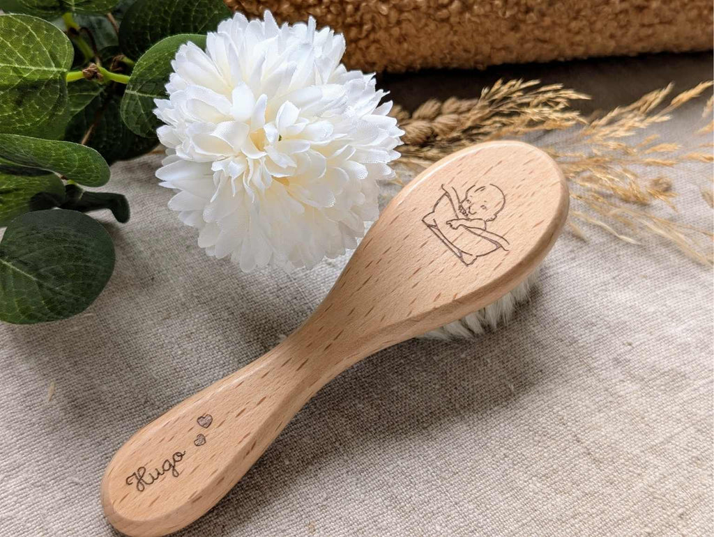 Brosse bébé personnalisée en bois – Poils ultra doux