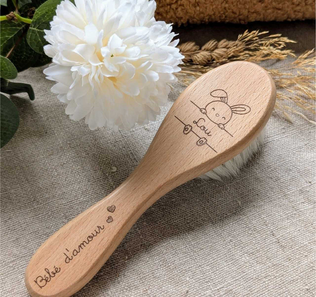 brosse à cheveux bébé personnalisée prénom gravé cadeau naissance petit lapin mignon