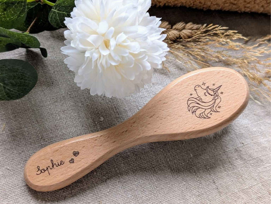 Brosse bébé personnalisée en bois – Poils ultra doux