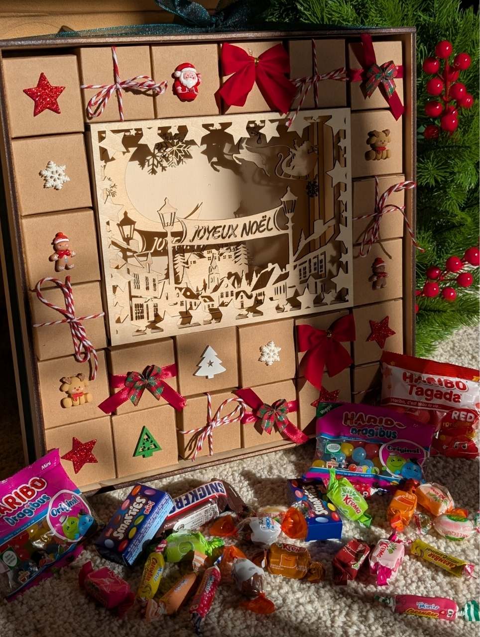 Bois naturel et kraft pour un calendrier de l’Avent artisanal durable et réutilisable