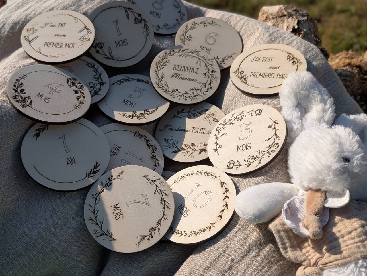 Cartes étapes bébé en bois personnalisées gravées avec prénom – lot de 16 disques