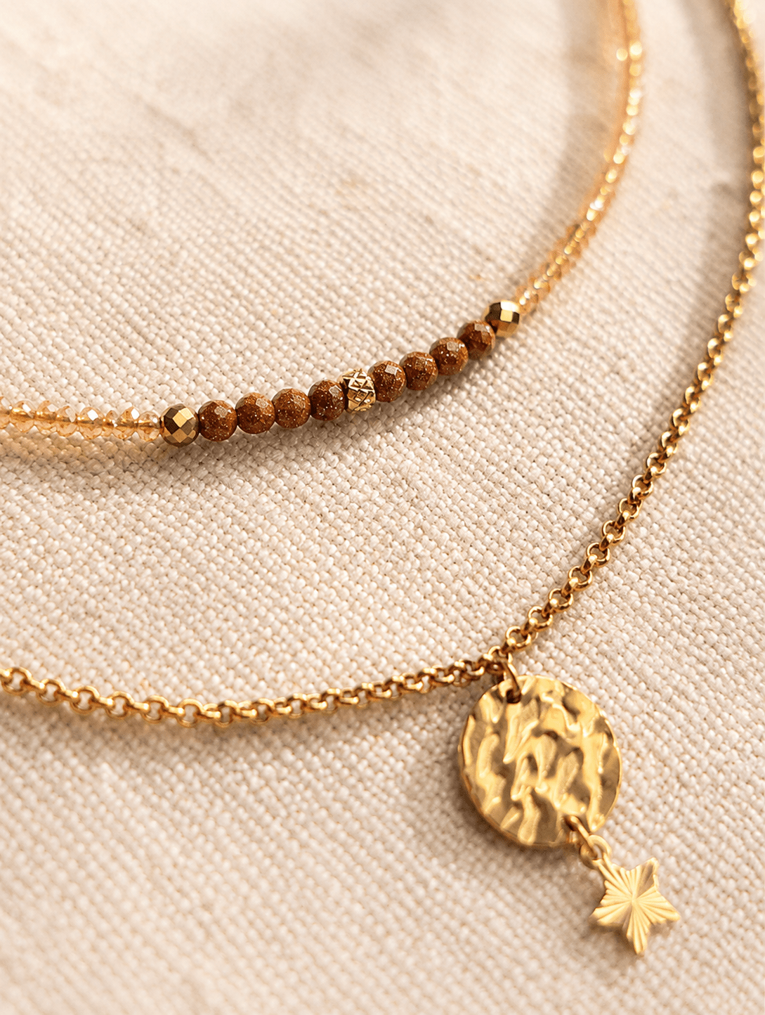 Détail collier 2 rangs perles aventurine nude irisées dorées acier inoxydable bijou femme — Artesama