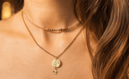 Collier double rang doré porté femme perles facettées nude médaille étoile bijou artisanal — Artesama