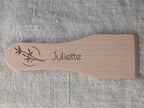 Spatule raclette minimaliste bois herbe fine gravure personnalisée