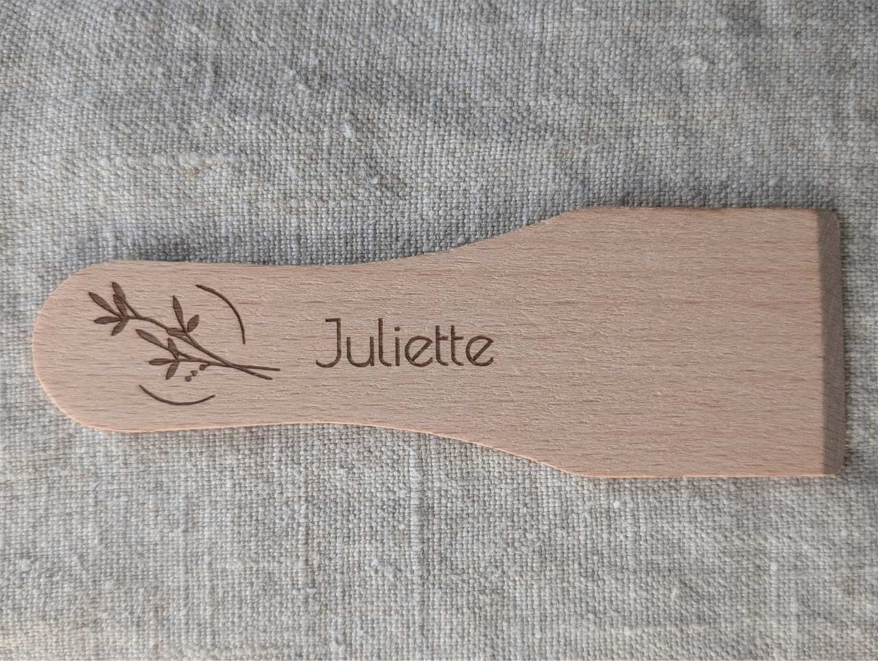 Spatule raclette minimaliste bois herbe fine gravure personnalisée