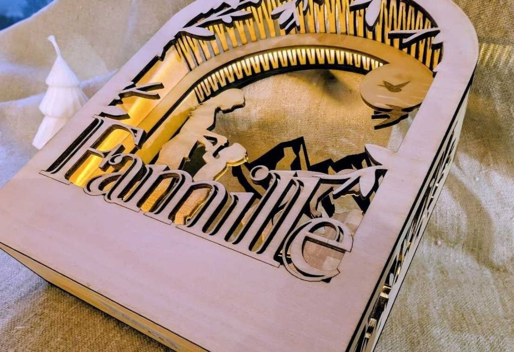 Lanterne famille bois de hêtre gravure laser éclairage LED blanc chaud - décoration personnalisée fabriquée en France