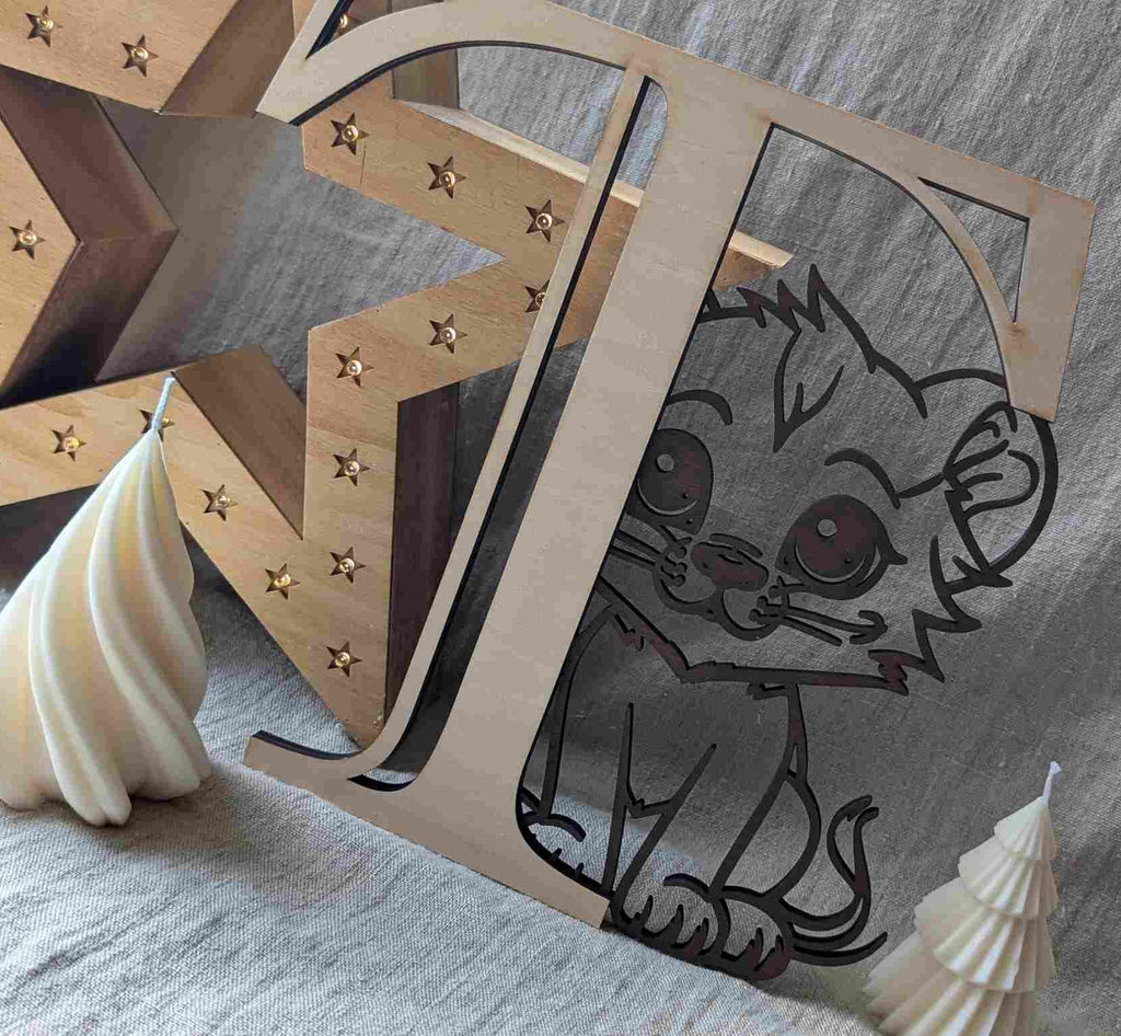Lettre prénom bois découpée laser personnalisée lionceau couleur chocolat déco chambre enfant fait main