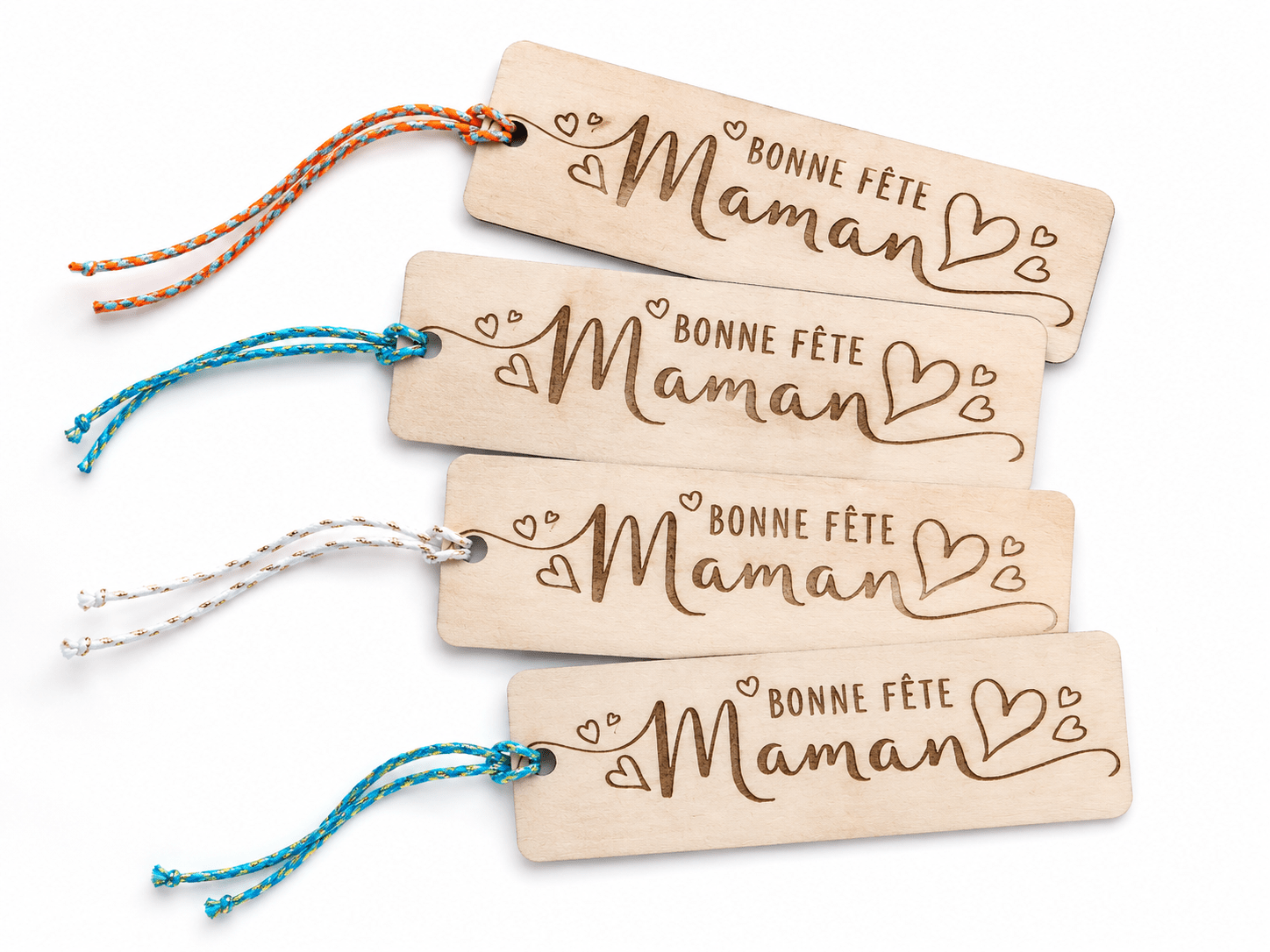 marque pages en bois gravé sur fond blanc bonne fête maman
