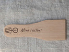 Spatule raclette bois gravée médaille champion personnalisable prénom