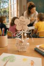 Fleur étoile en bois gravée dans une crèche – cadeau atsem personnalisé