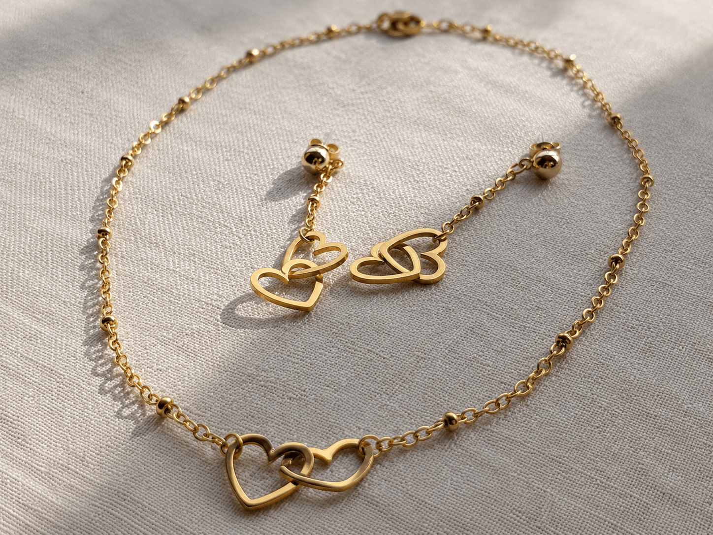 bijoux dorées collier cœurs entrelacés et boucle d'oreille pendantes assorties en acier inoxydable 