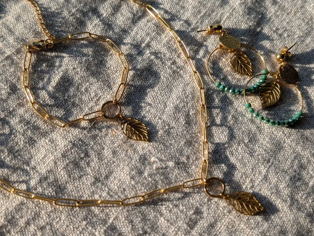 Parure bijoux complète feuille dorée perles vert lagon collier bracelet boucles créoles ensemble assorti cadeau unique