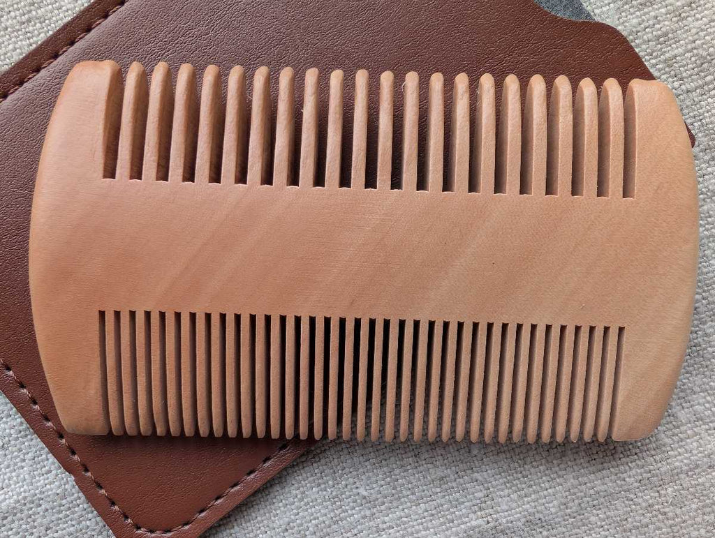 Peigne barbe bois naturel hêtre double denture dents fines larges étui façon cuir homme