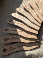 Collection complète spatules raclette bois personnalisées 13 illustrations gravure laser Artesama