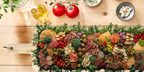 grande planche presentée en contexte apéritif entre amis famille cuisine